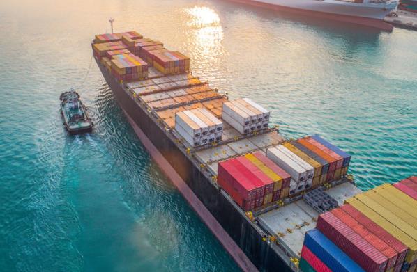 國際物流作為支撐網(wǎng)購產(chǎn)業(yè)的重要一環(huán)，正面臨著諸多的挑戰(zhàn)和機(jī)遇