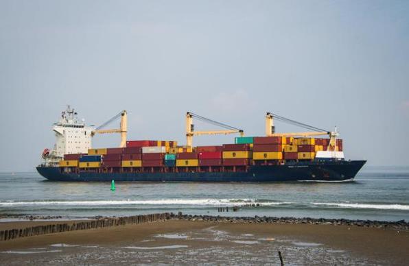 貨代作為國(guó)際物流領(lǐng)域的專(zhuān)業(yè)機(jī)構(gòu)，具有重要的作用和發(fā)展?jié)摿?>
							</div>
							<div   id=