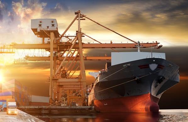 美國作為全球非常大的經(jīng)濟(jì)體之一，其貨代業(yè)為全球貿(mào)易提供關(guān)鍵支持