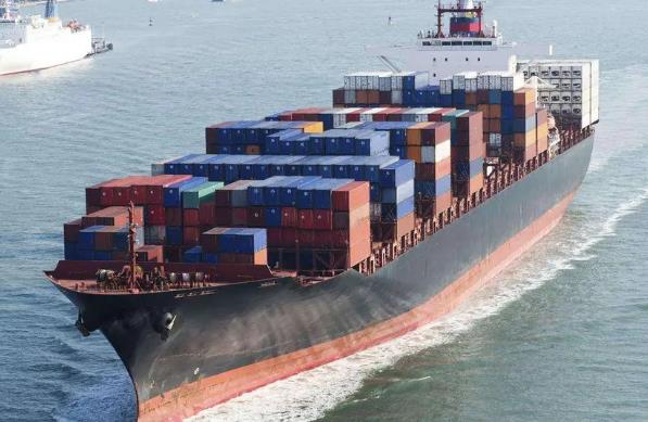 新加坡是東南亞的重要國(guó)際貿(mào)易中心，在全球貨運(yùn)業(yè)中扮演著重要角色