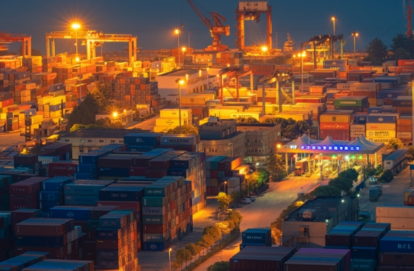 隨著國際貿(mào)易的不斷發(fā)展，美國貨代行業(yè)也將會迎來更廣闊的發(fā)展空間