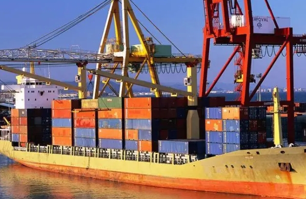 作為貿(mào)易商和生產(chǎn)商，為什么現(xiàn)在選擇海運(yùn)公司是您更佳的選擇呢？