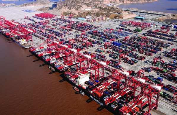 國際物流公司為跨國企業(yè)提供了跨境運(yùn)輸、物流管理等服務(wù)