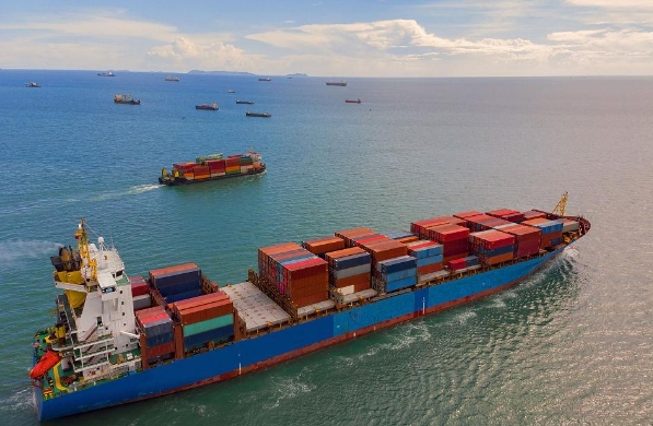 隨著全球化的深入發(fā)展，國際物流公司也面臨著越來越多的挑戰(zhàn)和機(jī)遇