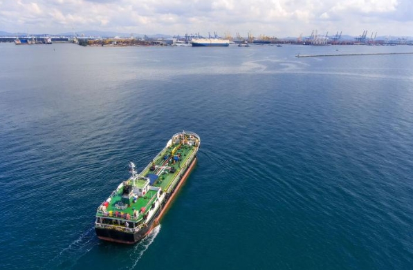 未來全球經(jīng)濟一體化深入推進，上海物流將繼續(xù)保持旺盛的發(fā)展勢頭