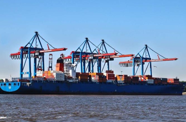 上海國(guó)際物流以其高效的物流體系，連接著世界的每一個(gè)角落