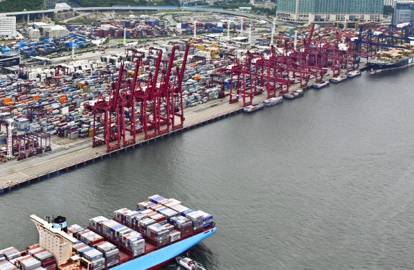 國際貨代行業(yè)需要不斷創(chuàng)新和進取，以更好地服務于全球貿(mào)易的發(fā)展