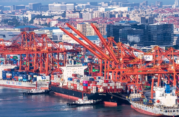 東南亞地區(qū)以其獨(dú)特的經(jīng)濟(jì)發(fā)展?jié)摿?，逐漸成為了全球貿(mào)易的重要一環(huán)