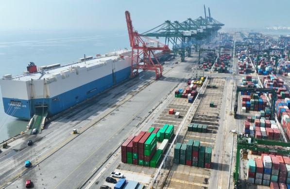 上海物流公司在激烈的市場競爭中脫穎而出，贏得了客戶的廣泛贊譽