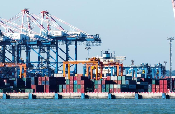 在未來的發(fā)展中，美國的貨運(yùn)代理行業(yè)將繼續(xù)保持穩(wěn)健的增長態(tài)勢