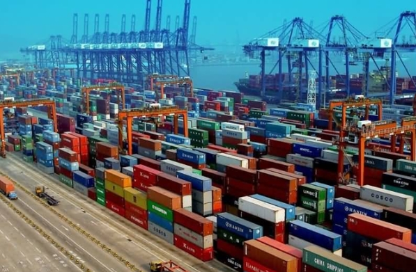 泰國(guó)擁有廣袤的熱帶雨林，這些自然環(huán)境為物流運(yùn)輸帶來(lái)了諸多挑戰(zhàn)