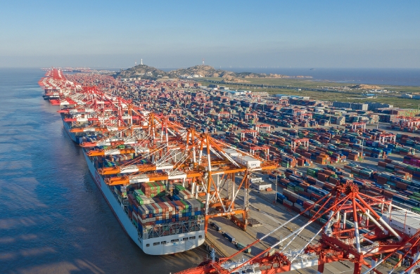 盡管上海貨代公司在行業(yè)中具有一定的優(yōu)勢，但也面臨著不少挑戰(zhàn)