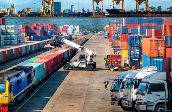 上海國際物流公司不僅承載著貨物的運(yùn)輸，更是連接世界的橋梁