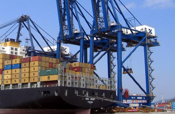 隨著全球貿(mào)易的日益繁榮，國際貨代行業(yè)也呈現(xiàn)出一些新的發(fā)展趨勢