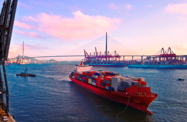 隨著科技的進步，國際海運行業(yè)正面臨著前所未有的變革與機遇