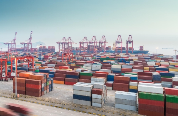 隨著市場(chǎng)需求的不斷變化，加拿大貨代行業(yè)正經(jīng)歷著一場(chǎng)深刻的革新