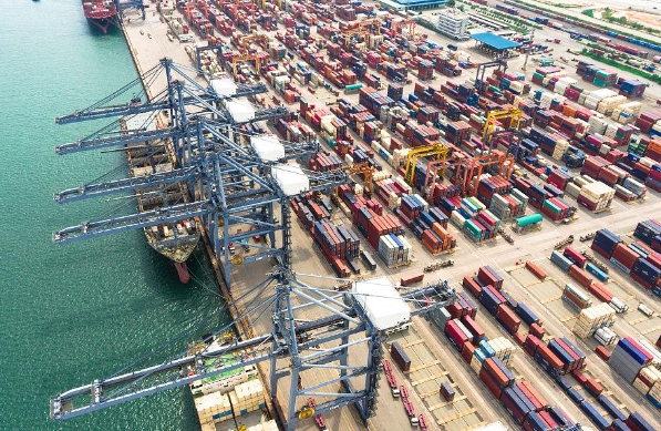 美國海運(yùn)是美國國內(nèi)經(jīng)濟(jì)發(fā)展強(qiáng)大引擎，也是推動(dòng)國際貿(mào)易的重要力量