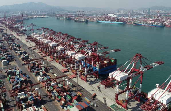 面對復(fù)雜多變的國際貿(mào)易環(huán)境，海運(yùn)日本貨代以其專業(yè)性脫穎而出