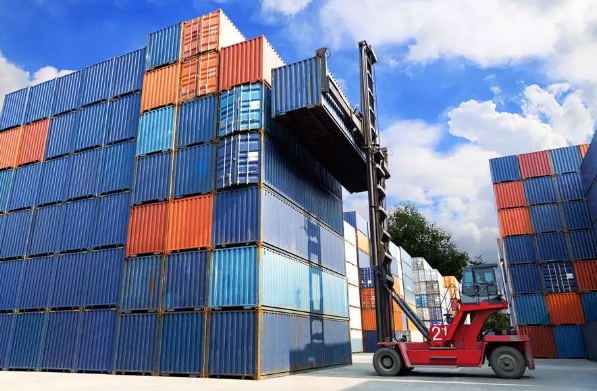 海運(yùn)物流作為國(guó)際貿(mào)易的血脈，正經(jīng)歷著前所未有的變革與挑戰(zhàn)