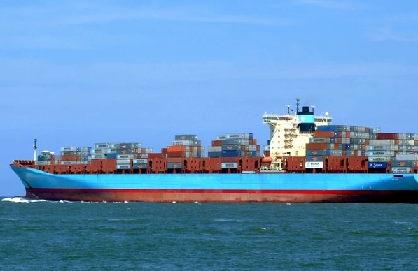 未來(lái)國(guó)際物流將更加高效、智能，為全球經(jīng)濟(jì)的繁榮發(fā)展貢獻(xiàn)力量