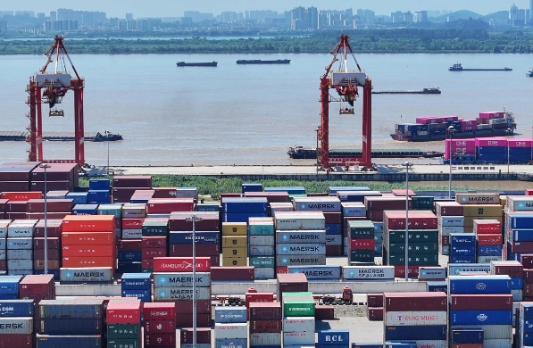 上海貨代的獨(dú)特優(yōu)勢(shì)、發(fā)展趨勢(shì)及其在全球貿(mào)易中的重要作用是什么？