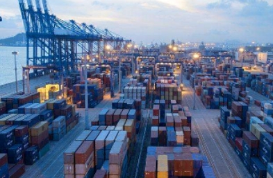 國(guó)際貨代不僅降低了交易成本、還提升了運(yùn)輸效率、保障了貿(mào)易安全