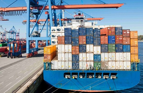 俄羅斯專線應(yīng)運(yùn)而生，成為連接中俄兩國經(jīng)濟(jì)的重要橋梁與紐帶