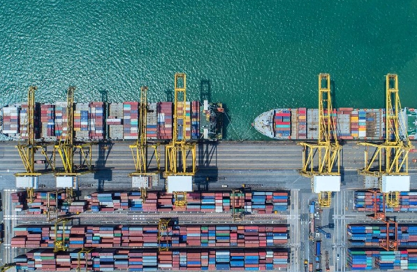 國(guó)際貨運(yùn)代理是全球貿(mào)易進(jìn)行的保障，更是推動(dòng)經(jīng)濟(jì)全球化的重要力量