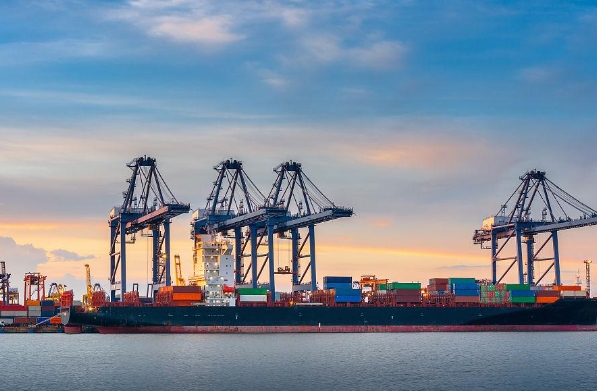 貨運(yùn)代理不僅是物流鏈條中的關(guān)鍵環(huán)節(jié)，更是連接世界經(jīng)濟(jì)的橋梁