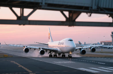 國(guó)際物流：海運(yùn) / 空運(yùn) / 陸運(yùn)全鏈路，全球門到門直達(dá)